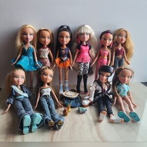 Lot Of Bratz Dolls OBO